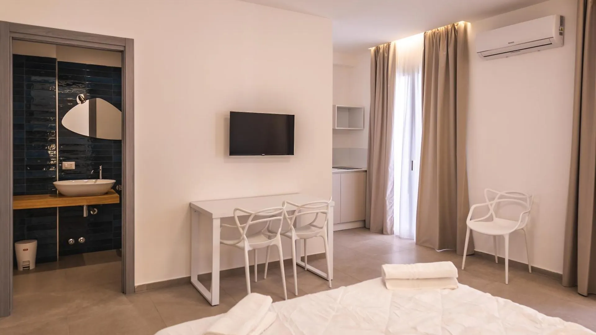 Atena Room Letojanni 0*,